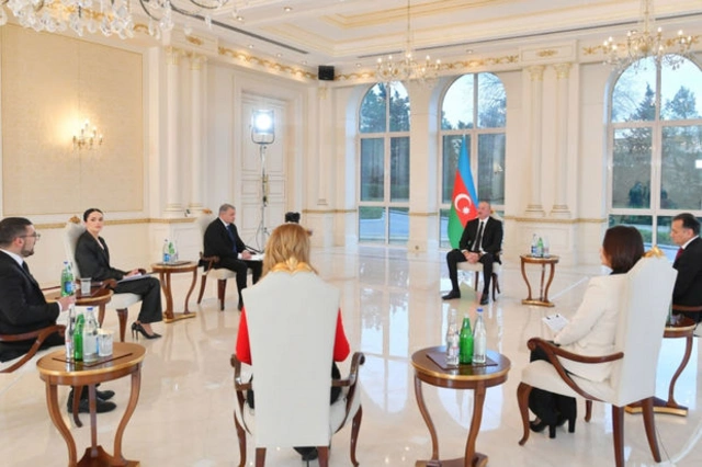 Президент Ильхам Алиев дал интервью местным телеканалам - ОБНОВЛЕНО + ФОТО/ВИДЕО
